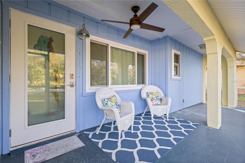 For Sale: $223,500 (2 beds, 1 baths, 978 Square Feet)