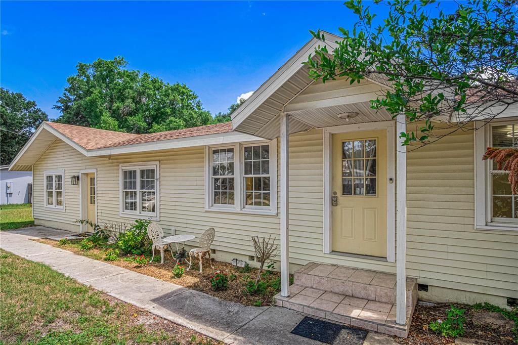 For Sale: $282,500 (2 beds, 2 baths, 1176 Square Feet)