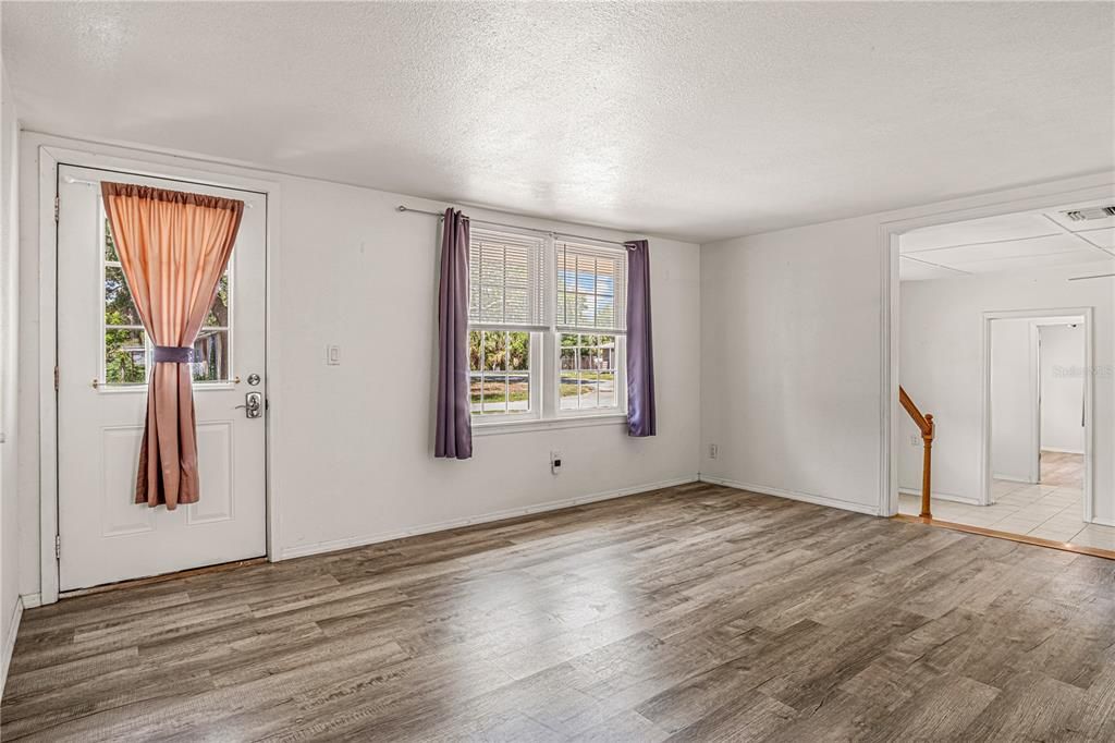 For Sale: $282,500 (2 beds, 2 baths, 1176 Square Feet)