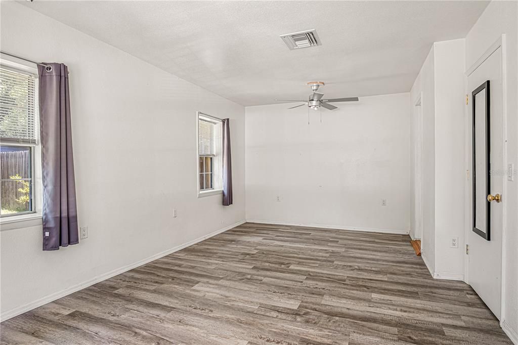 For Sale: $282,500 (2 beds, 2 baths, 1176 Square Feet)