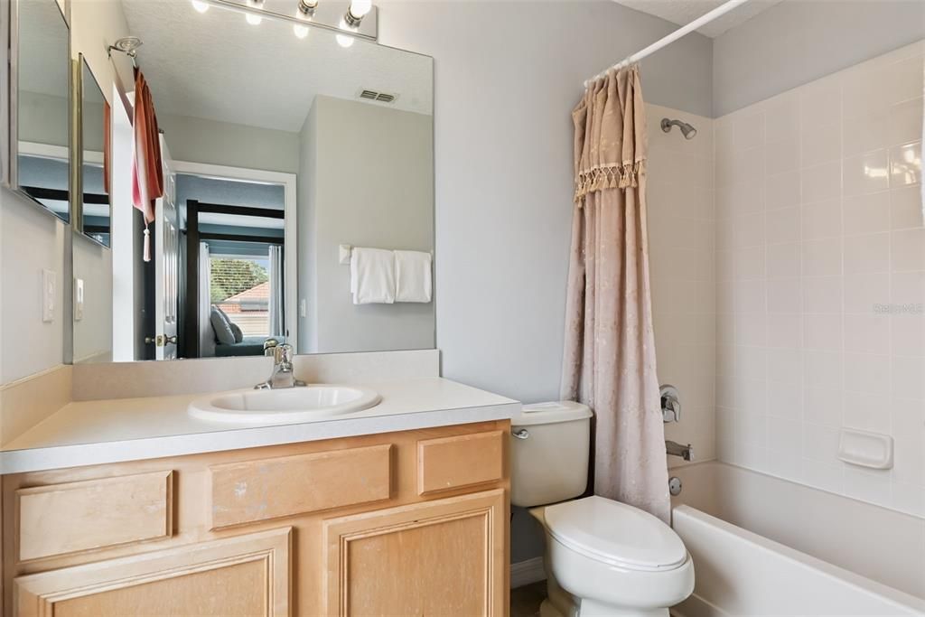 For Rent: $3,900 (6 beds, 5 baths, 2771 Square Feet)