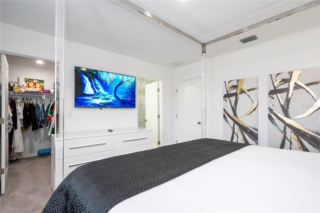 For Sale: $599,000 (5 beds, 3 baths, 2707 Square Feet)