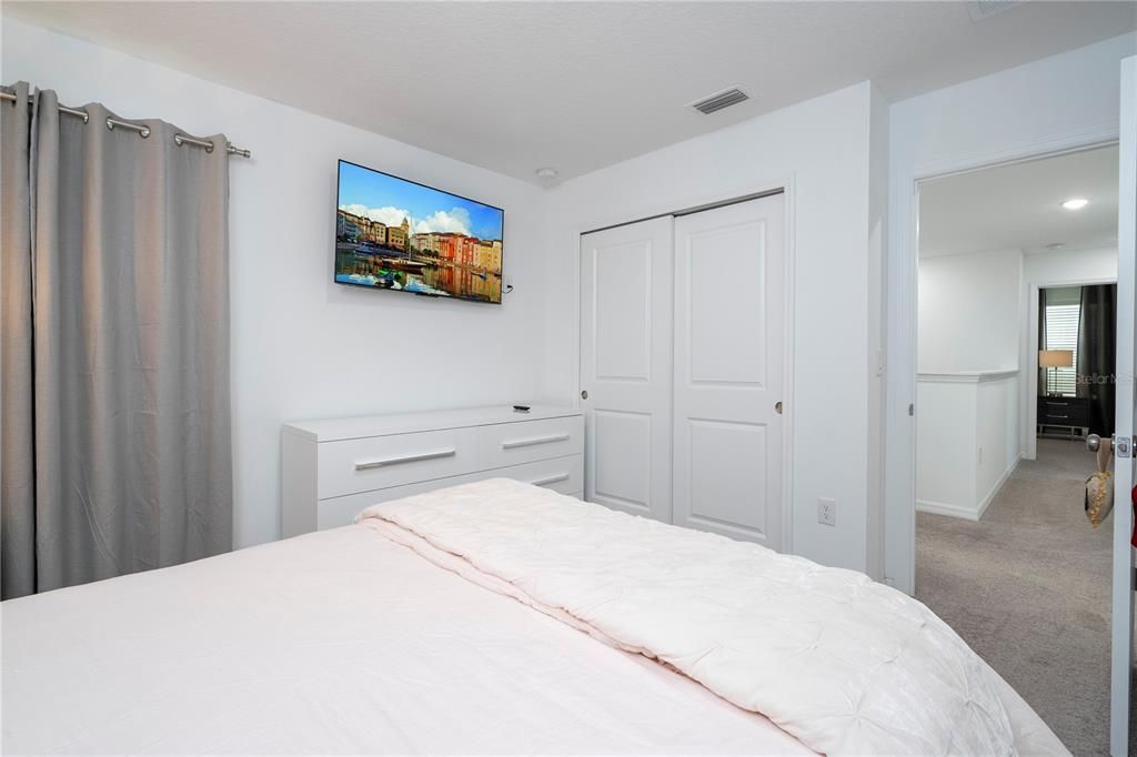 For Sale: $599,000 (5 beds, 3 baths, 2707 Square Feet)