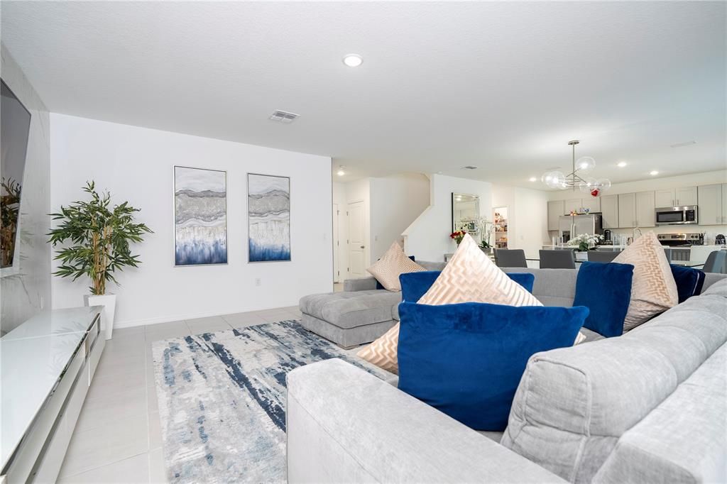 For Sale: $599,000 (5 beds, 3 baths, 2707 Square Feet)
