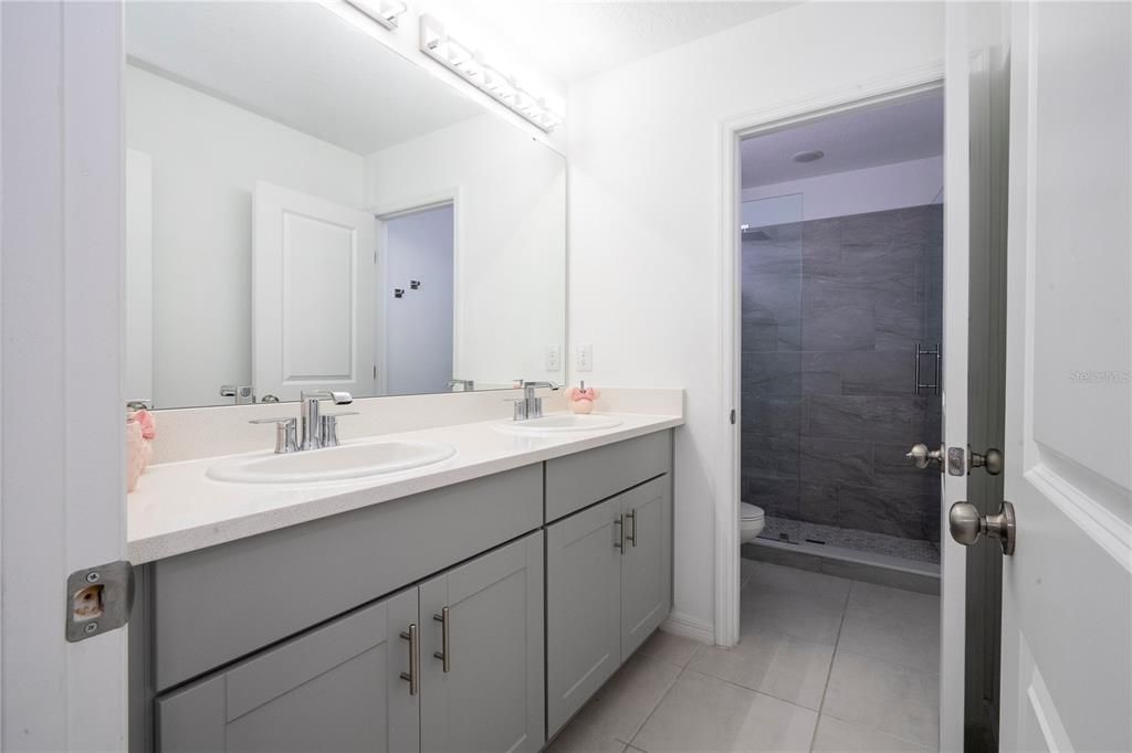 For Sale: $599,000 (5 beds, 3 baths, 2707 Square Feet)