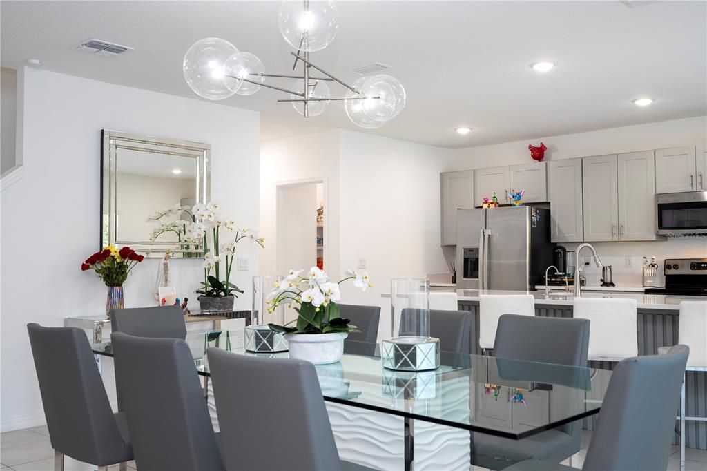 For Sale: $599,000 (5 beds, 3 baths, 2707 Square Feet)