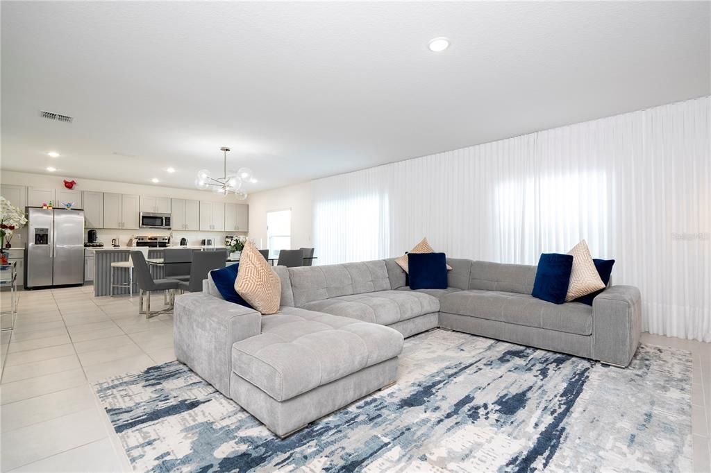 For Sale: $599,000 (5 beds, 3 baths, 2707 Square Feet)