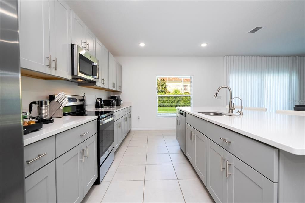 For Sale: $599,000 (5 beds, 3 baths, 2707 Square Feet)