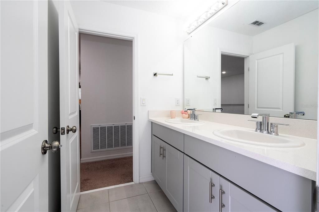 For Sale: $599,000 (5 beds, 3 baths, 2707 Square Feet)