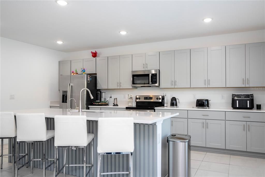 For Sale: $599,000 (5 beds, 3 baths, 2707 Square Feet)