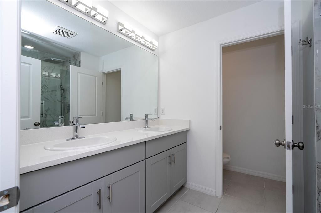 For Sale: $599,000 (5 beds, 3 baths, 2707 Square Feet)
