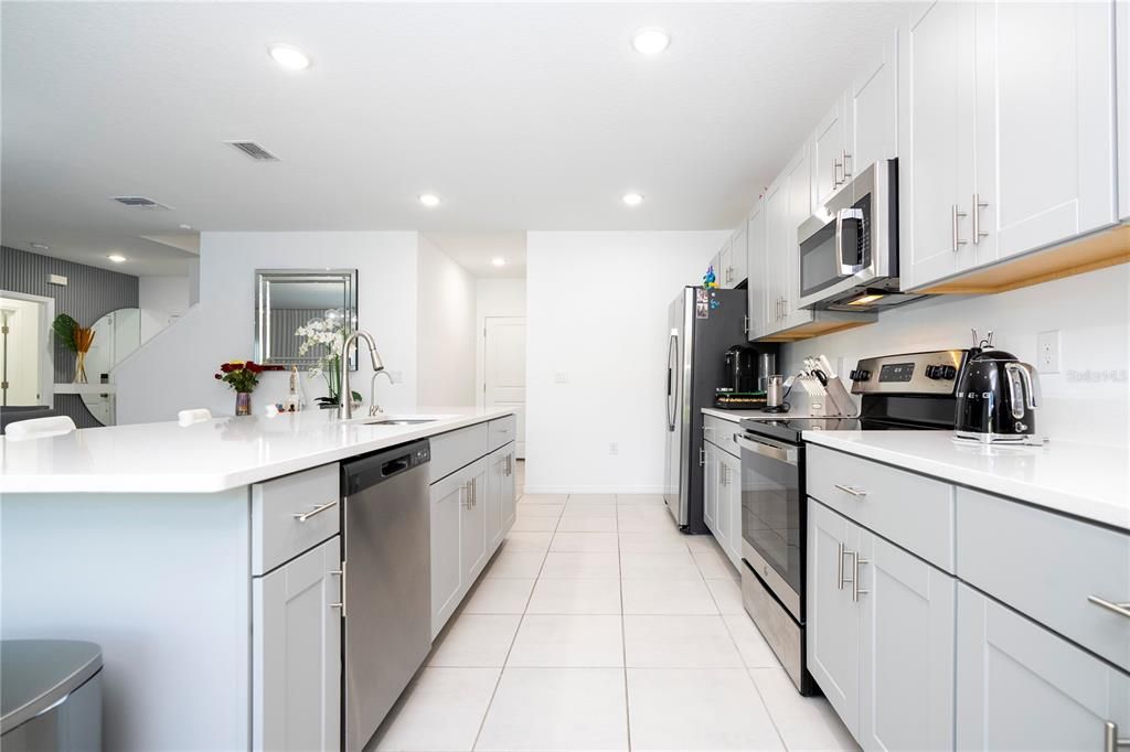 For Sale: $599,000 (5 beds, 3 baths, 2707 Square Feet)