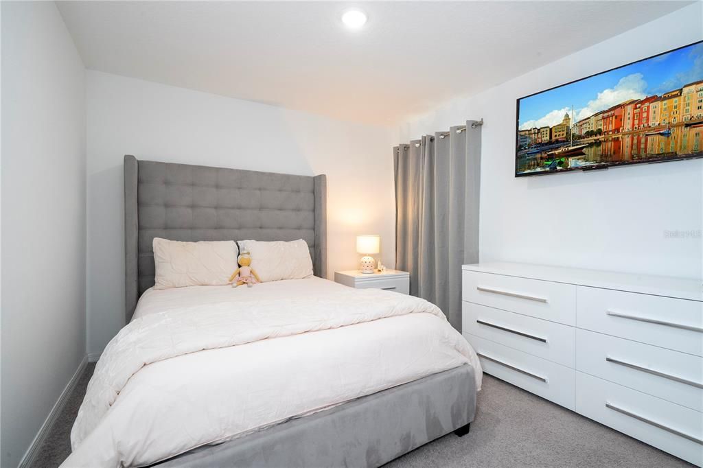 For Sale: $599,000 (5 beds, 3 baths, 2707 Square Feet)