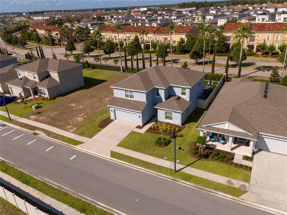 For Sale: $599,000 (5 beds, 3 baths, 2707 Square Feet)