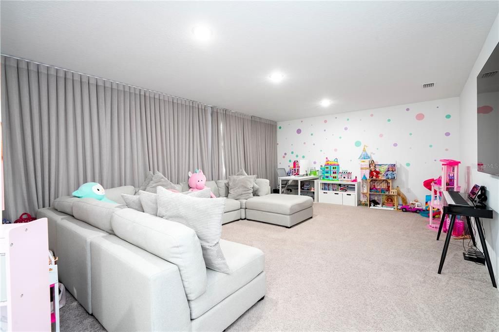 For Sale: $599,000 (5 beds, 3 baths, 2707 Square Feet)