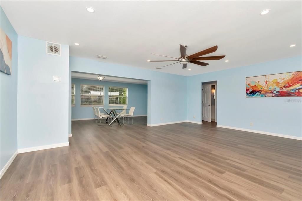 For Sale: $365,000 (3 beds, 2 baths, 1642 Square Feet)