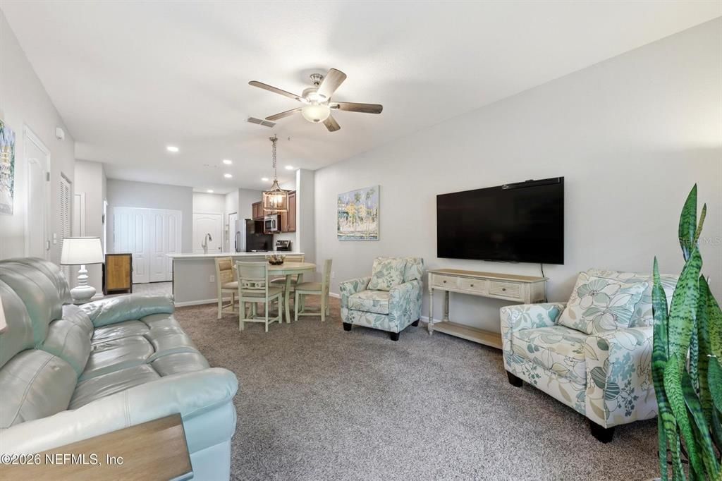 For Sale: $289,000 (2 beds, 2 baths, 1210 Square Feet)