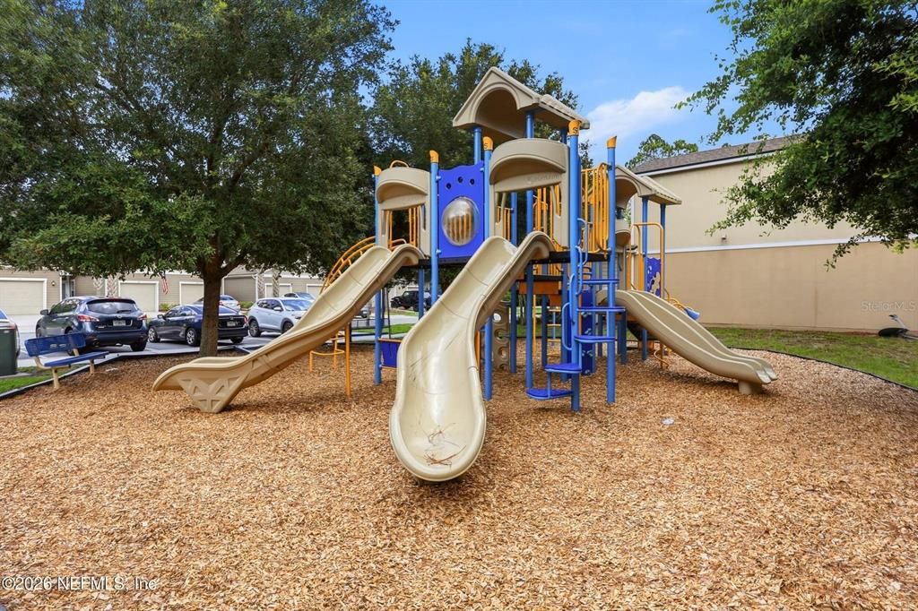 For Sale: $289,000 (2 beds, 2 baths, 1210 Square Feet)