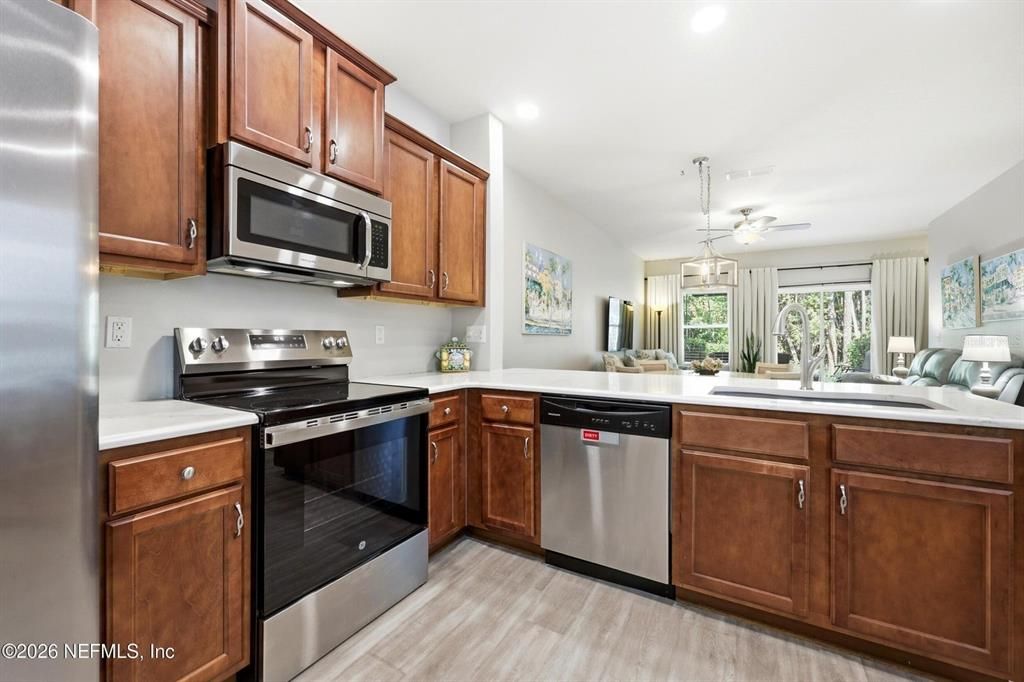 For Sale: $289,000 (2 beds, 2 baths, 1210 Square Feet)