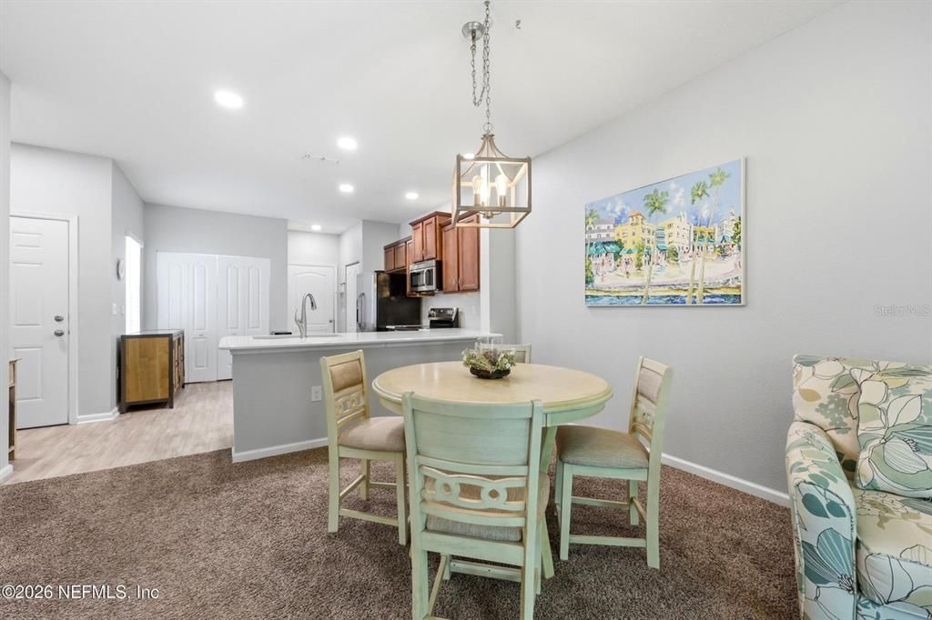 For Sale: $289,000 (2 beds, 2 baths, 1210 Square Feet)