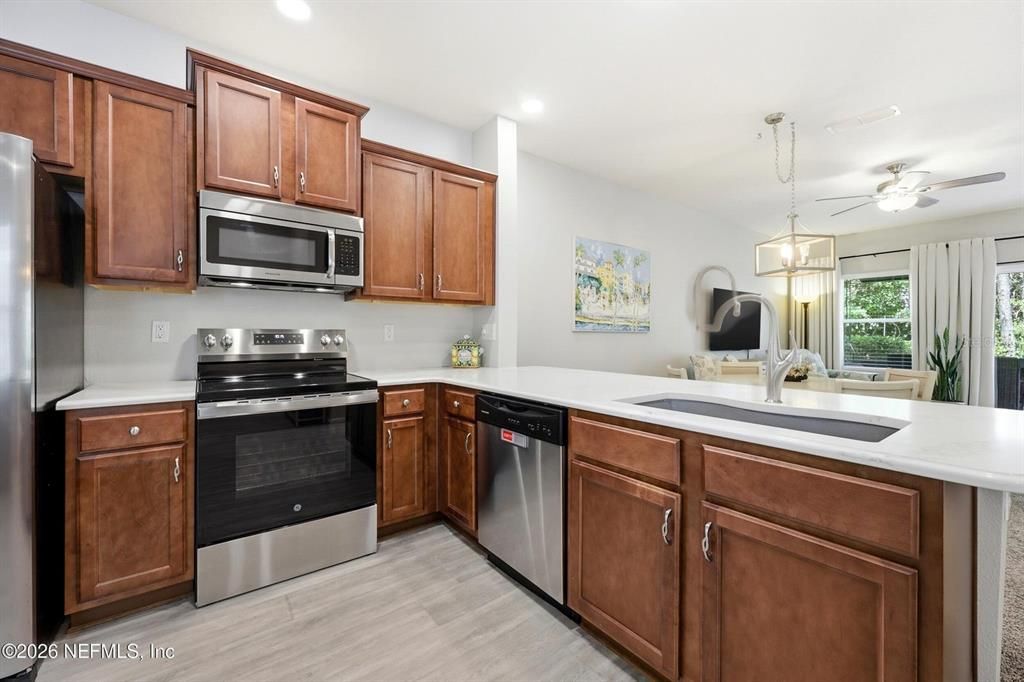 For Sale: $289,000 (2 beds, 2 baths, 1210 Square Feet)