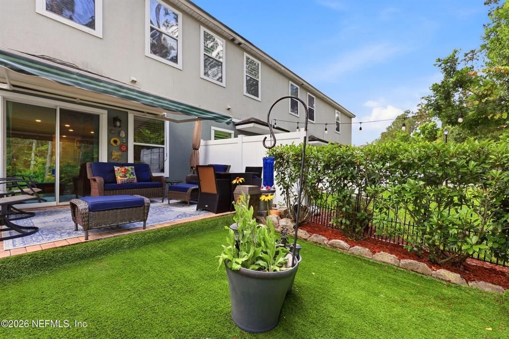 For Sale: $289,000 (2 beds, 2 baths, 1210 Square Feet)