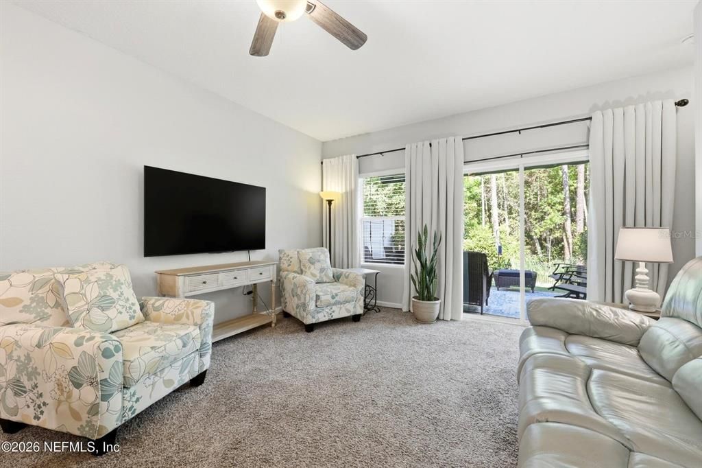 For Sale: $289,000 (2 beds, 2 baths, 1210 Square Feet)
