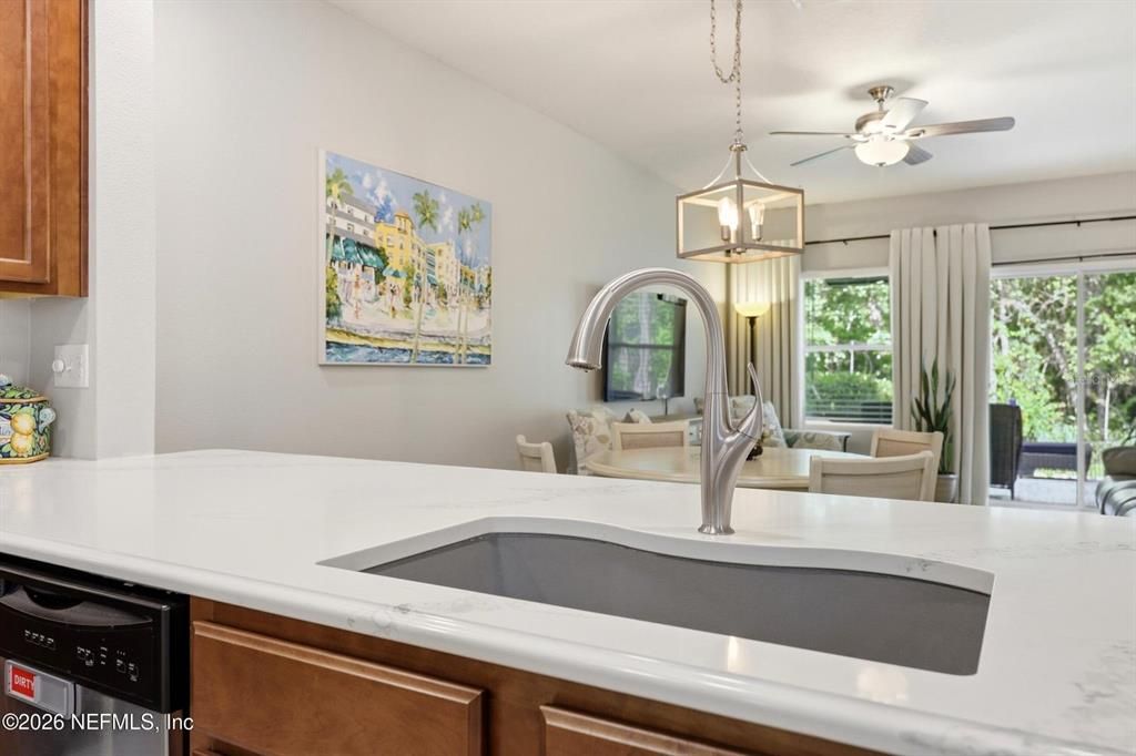 For Sale: $289,000 (2 beds, 2 baths, 1210 Square Feet)