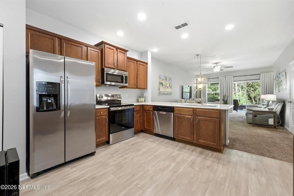 For Sale: $289,000 (2 beds, 2 baths, 1210 Square Feet)