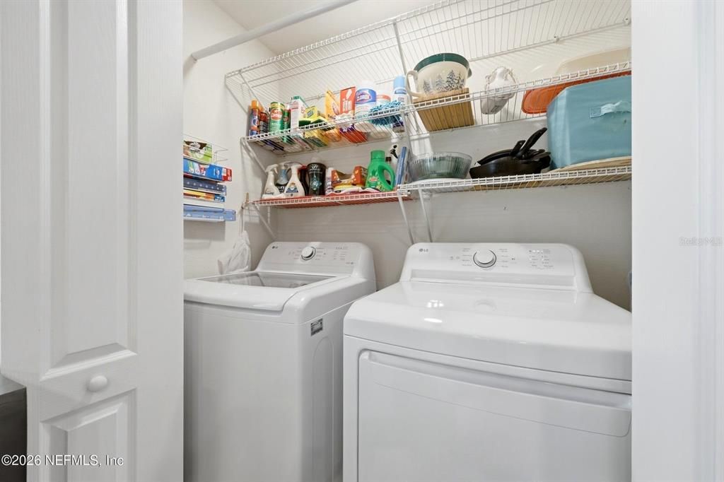For Sale: $289,000 (2 beds, 2 baths, 1210 Square Feet)