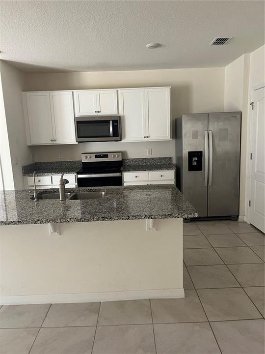 For Rent: $2,500 (3 beds, 2 baths, 1690 Square Feet)