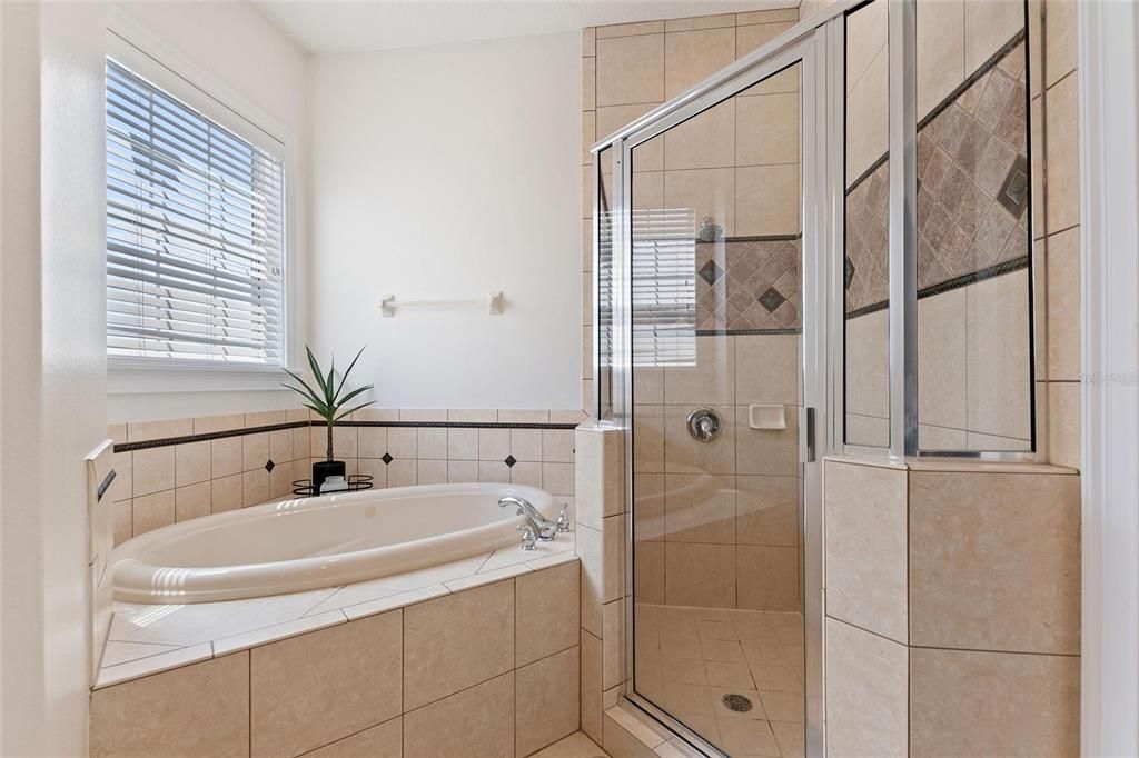En Venta: $1,400,000 (5 camas, 5 baños, 3775 Pies cuadrados)