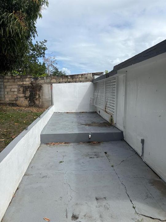 For Sale: $135,000 (3 beds, 1 baths, 1300 Square Feet)