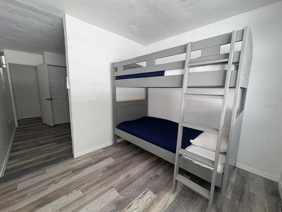 For Sale: $135,000 (3 beds, 1 baths, 1300 Square Feet)