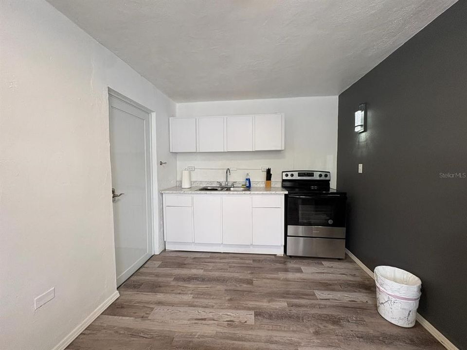 For Sale: $135,000 (3 beds, 1 baths, 1300 Square Feet)