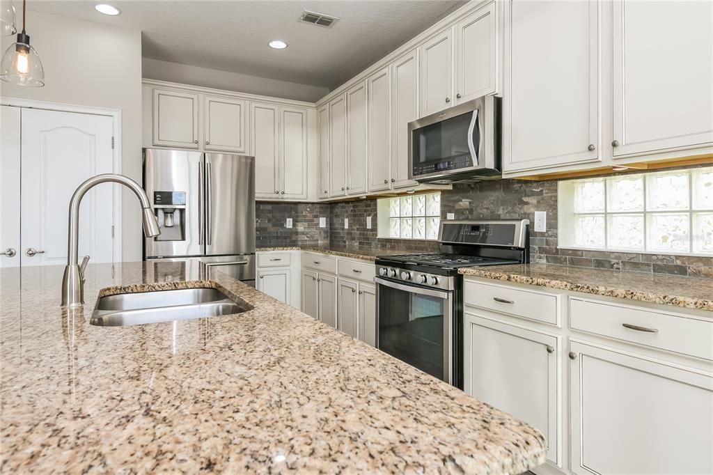 For Sale: $425,000 (4 beds, 3 baths, 2654 Square Feet)