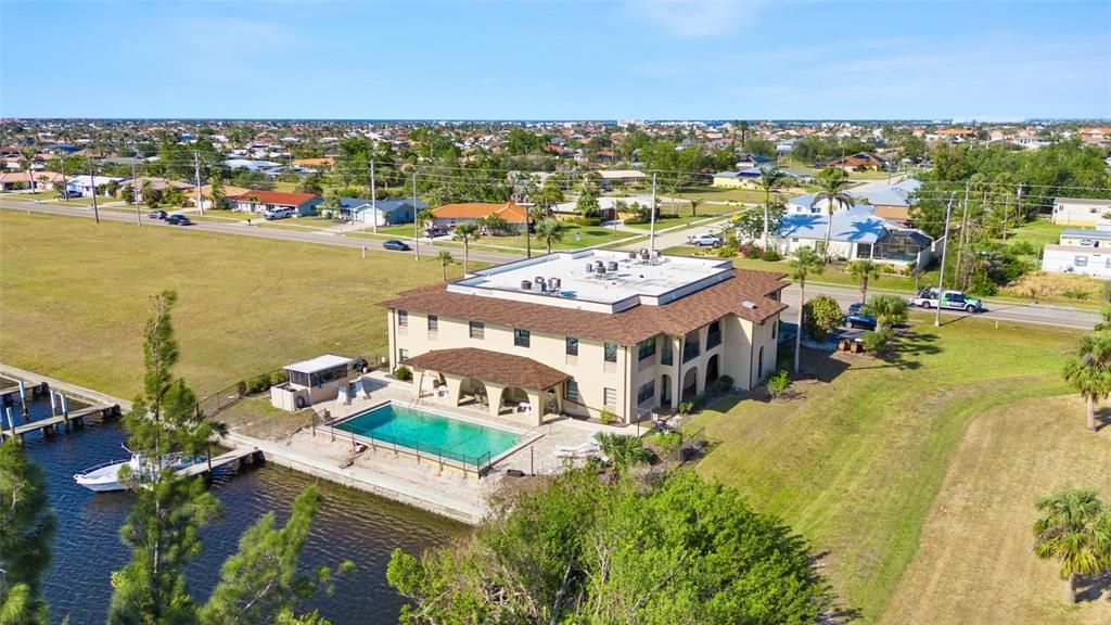 На продажу: $159,900 (2 спален, 2 ванн, 1120 Квадратных фут)