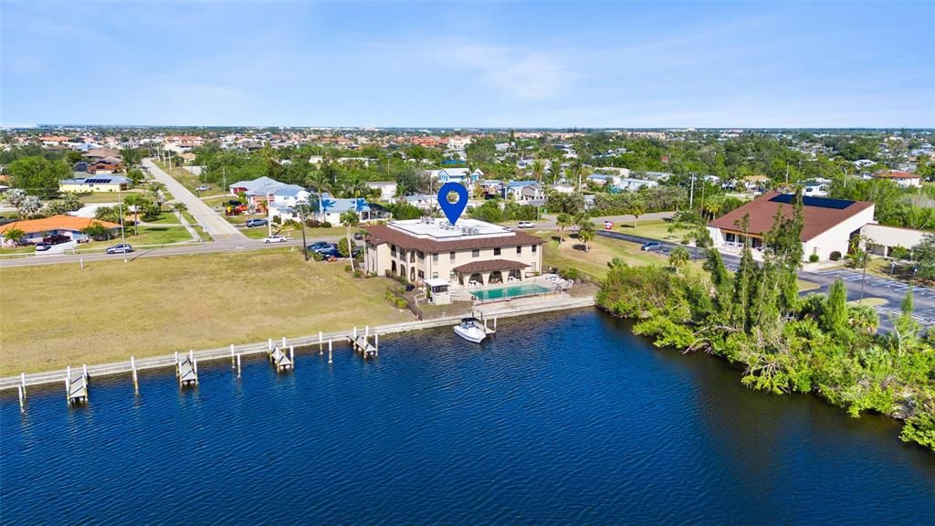 На продажу: $159,900 (2 спален, 2 ванн, 1120 Квадратных фут)