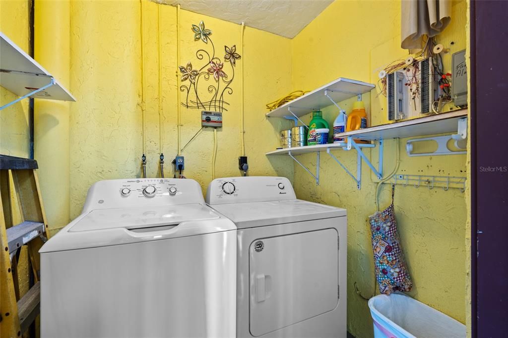 На продажу: $159,900 (2 спален, 2 ванн, 1120 Квадратных фут)