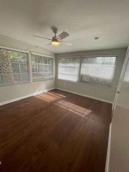 For Rent: $1,575 (2 beds, 1 baths, 840 Square Feet)