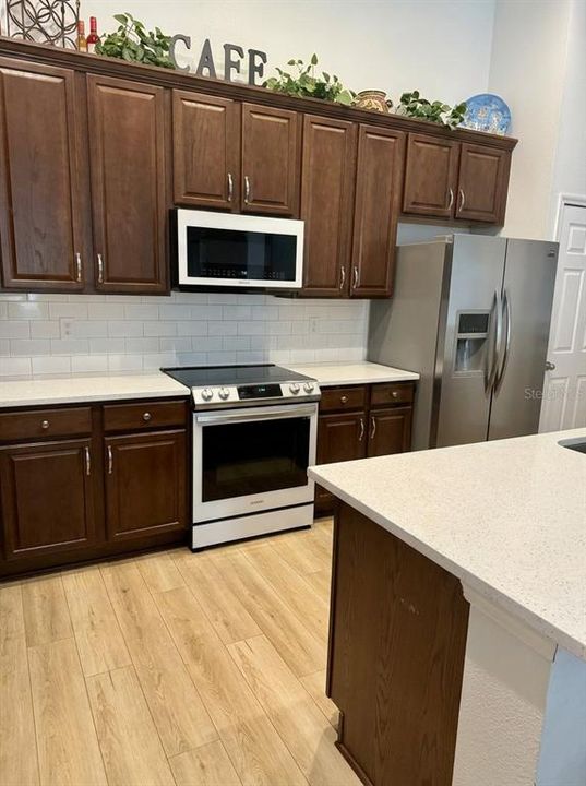 На продажу: $499,900 (4 спален, 3 ванн, 2617 Квадратных фут)