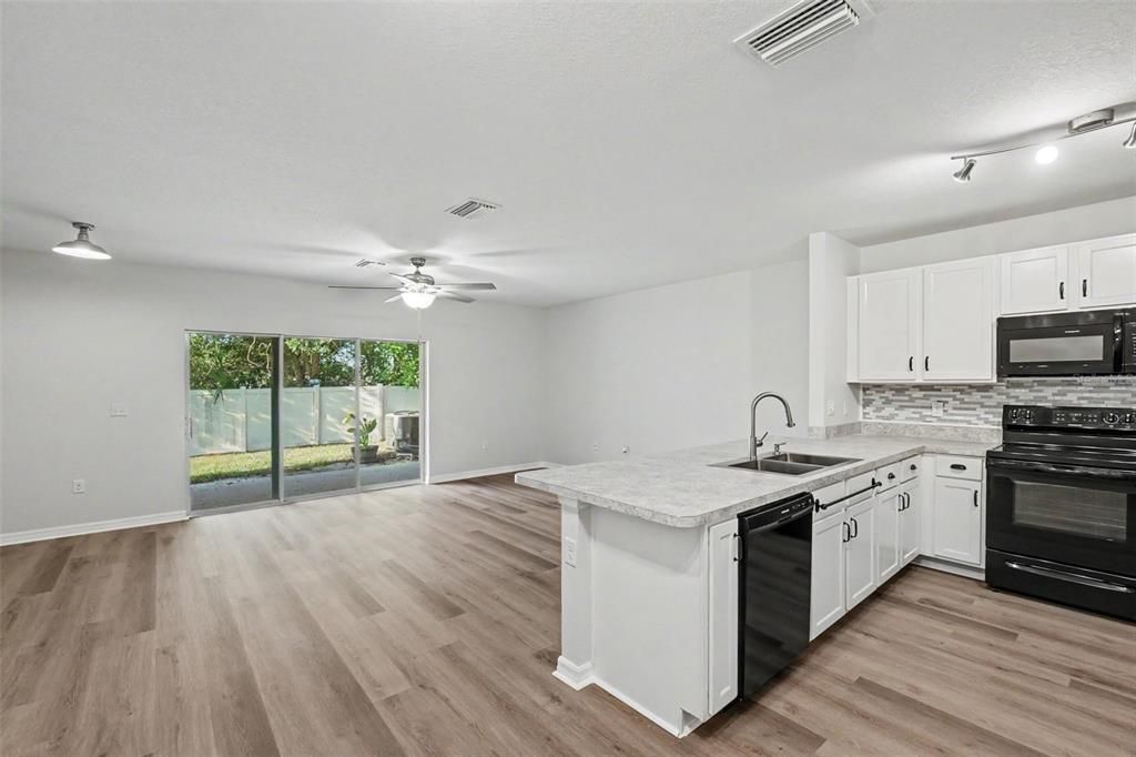 For Sale: $240,000 (3 beds, 2 baths, 1478 Square Feet)