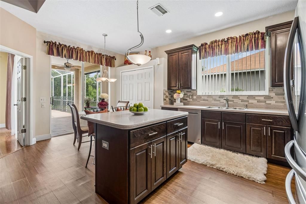 For Sale: $438,000 (4 beds, 3 baths, 2184 Square Feet)
