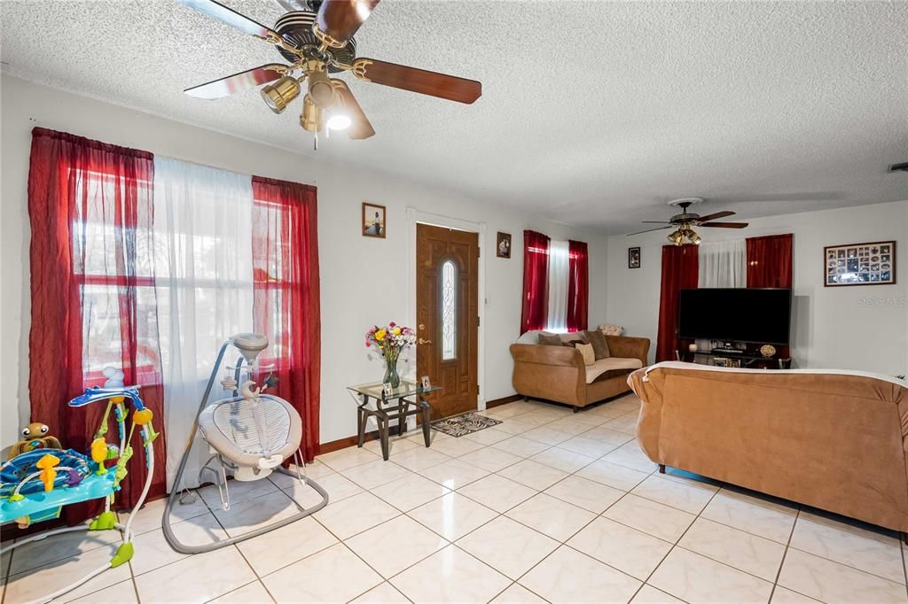 For Sale: $225,000 (3 beds, 1 baths, 1230 Square Feet)