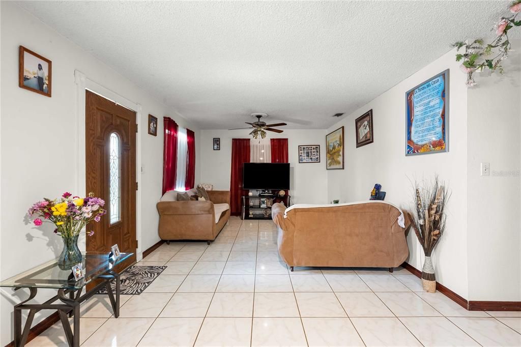 For Sale: $225,000 (3 beds, 1 baths, 1230 Square Feet)