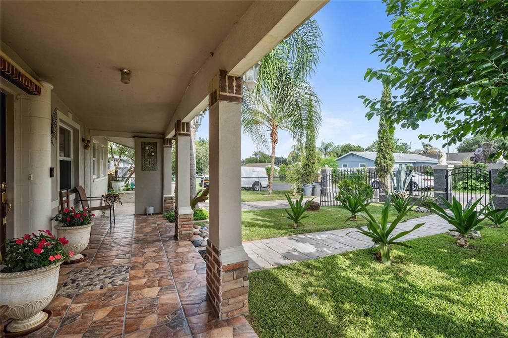 For Sale: $225,000 (3 beds, 1 baths, 1230 Square Feet)