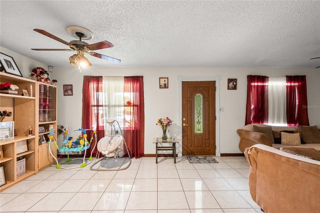 For Sale: $225,000 (3 beds, 1 baths, 1230 Square Feet)