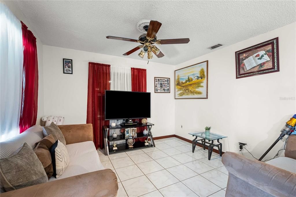 For Sale: $225,000 (3 beds, 1 baths, 1230 Square Feet)