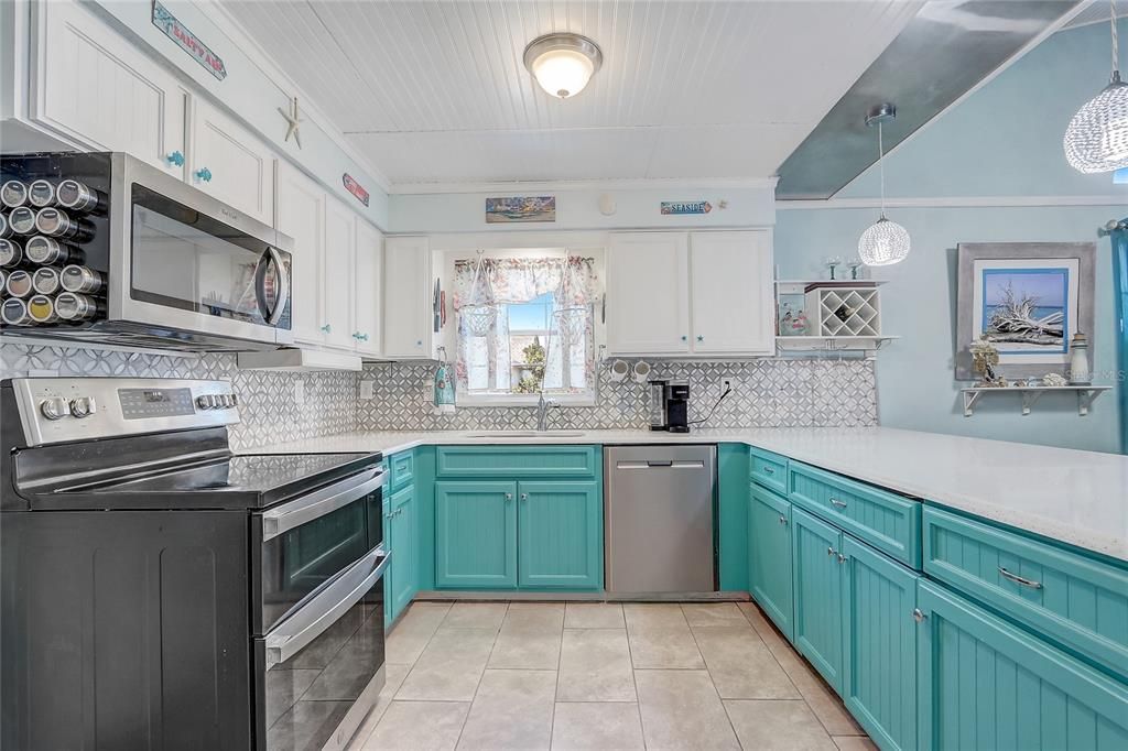 For Sale: $339,000 (2 beds, 2 baths, 1178 Square Feet)