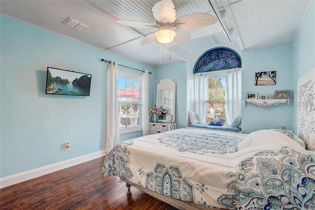 For Sale: $339,000 (2 beds, 2 baths, 1178 Square Feet)